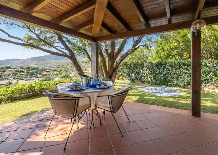 Nyaraló Brezza Di Geremeas, Walk To The *