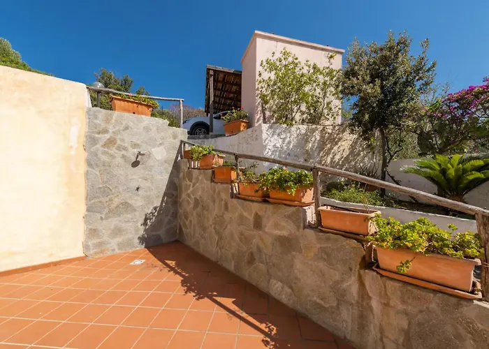 Brezza Di Geremeas, Walk To The