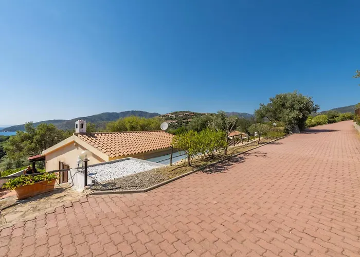 Brezza Di Geremeas, Walk To The 夸尔图-圣埃莱娜