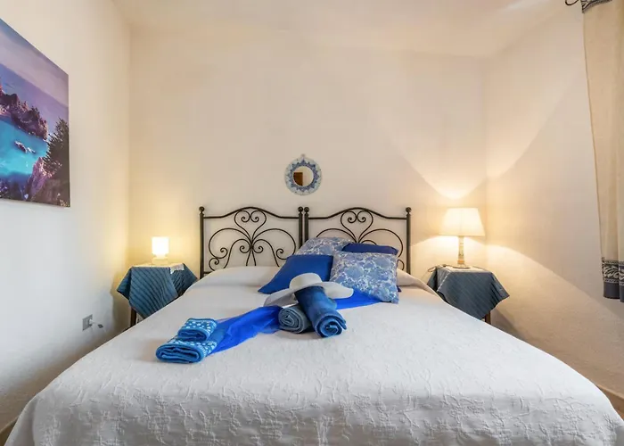 Brezza Di Geremeas, Walk To The